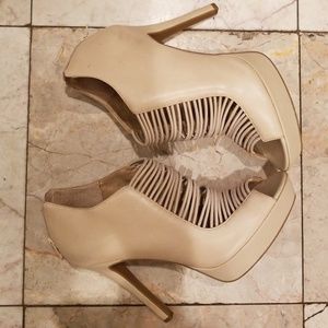 JESSICA SIMPSON Cream pumps size 8